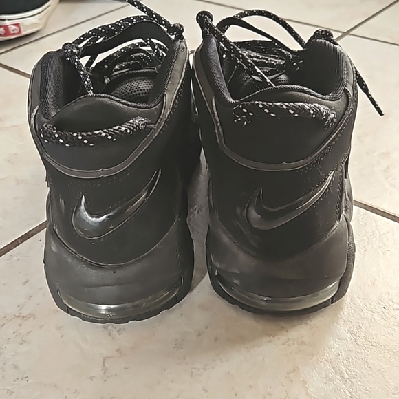 Nike Black Athletic Shoes - Picture 3 of 7